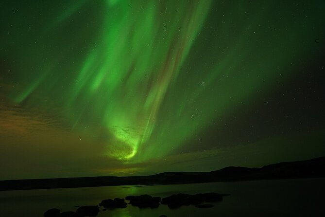 #1 Northern Lights Tour In Iceland from Reykjavik with PRO photos - Photos, blankets, and hot chocolate