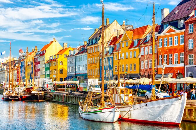 2-Hour Walking Introduction to Copenhagen and its Main Sights - City Hall Square and the center of modern Copenhagen