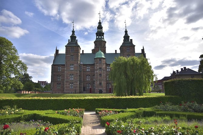 3h walking tour, small group max 10 people Copenhagen - The Round Tower adds science to the royal story