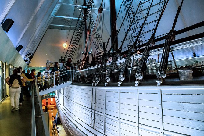 8 hours Full-Day Exclusive Oslo Tailormade Guided Limo Tour - Oslo’s central landmarks in short, useful visits