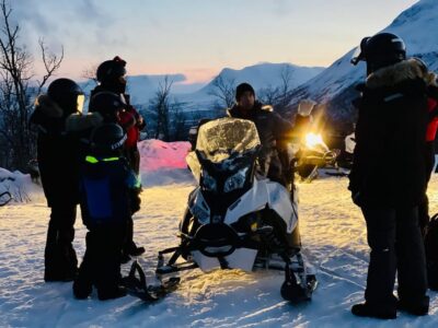 Abisko/Björkliden: Panorama Snowmobile Tour with Snacks
