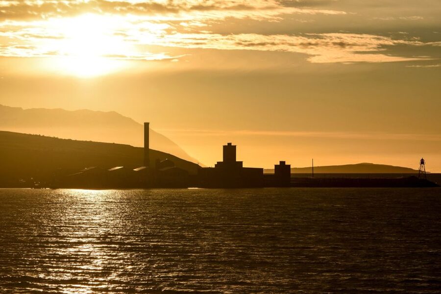 Akureyri: Whale Watching in the Midnight Sun - The midnight sun advantage