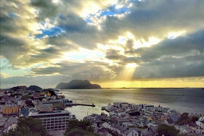 Ålesund-Aksla-Alnes-Giske-Sunnmøre museum 100 % Highlights 4.5 H - Giske Church and Norway’s early power