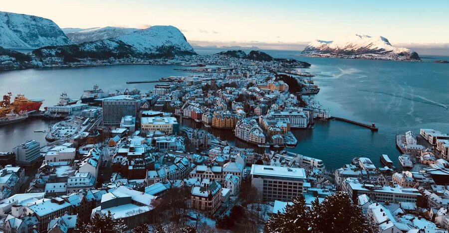 Ålesund: Ålesund and Surrounding Islands Audio Guide Tour - Alnes fishing island and the Atlantic edge