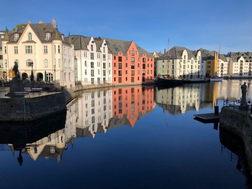 Ålesund: Giske and Godøy Islands Guided Sightseeing Tour - Key points to know before booking