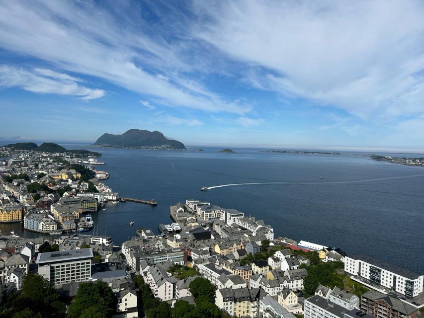 Ålesund: Giske and Godøy Islands Guided Sightseeing Tour - Godøy, Alnes, and the Atlantic edge