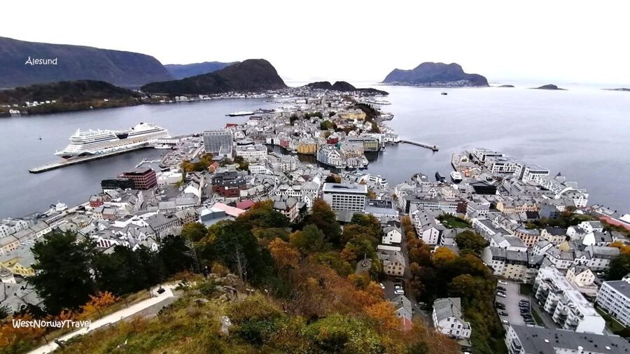 Ålesund: Giske and Godøy Islands Guided Sightseeing Tour - Giske Church and the island’s long past