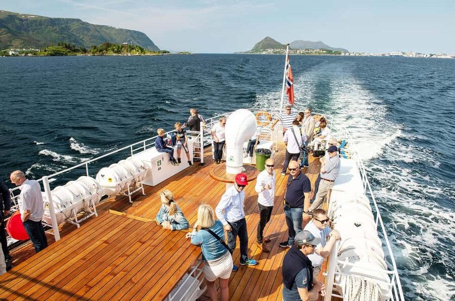 Ålesund to Geiranger Fjord Boat Tour with Return Bus Tour - Why this Ålesund to Geiranger route works so well