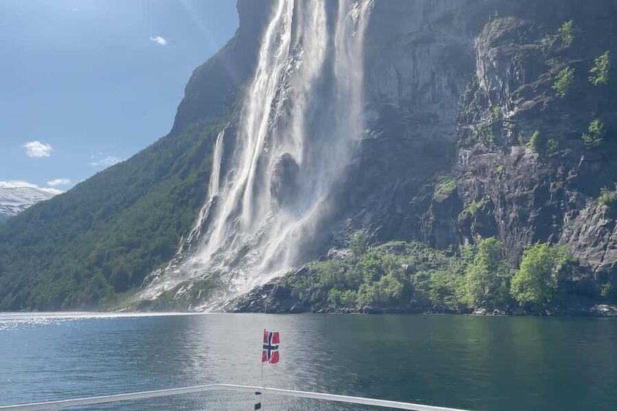 Ålesund to Geiranger Fjord Boat Tour with Return Bus Tour - Øye and the Norang Valley change the view