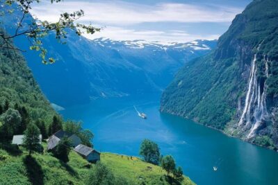 Ålesund to Geiranger Fjord Boat Tour with Return Bus Tour