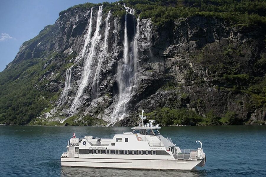 Ålesund to Geiranger Fjord Boat Tour with Return Bus Tour - Hellesylt gives you one hour to wander