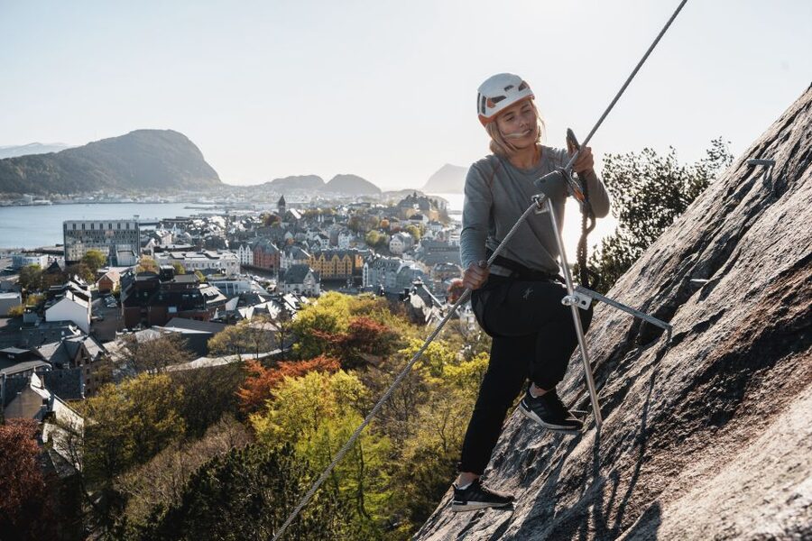 Ålesund: Via Ferrata tour - A mountain climb that begins in Ålesund City Park