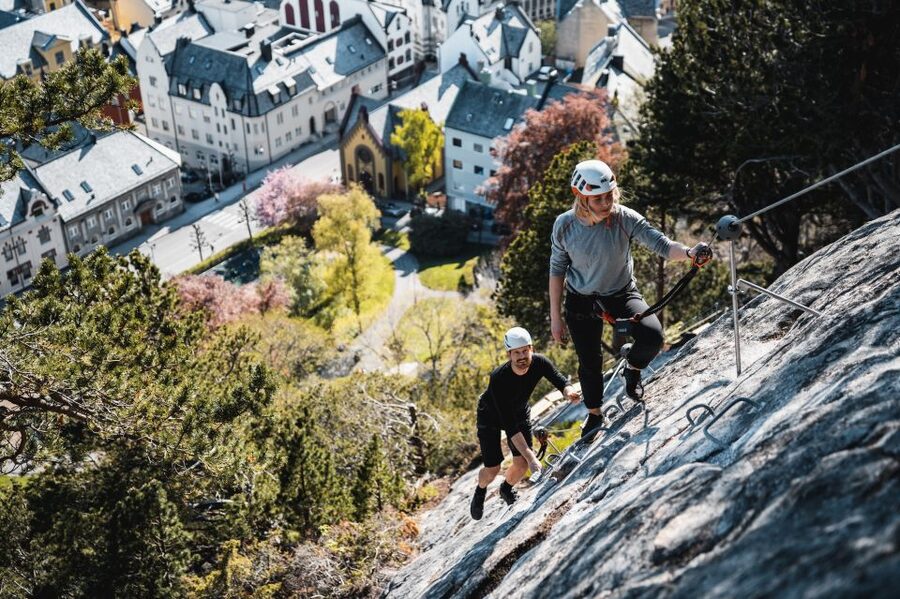 Ålesund: Via Ferrata tour - The steep first half on solid rock