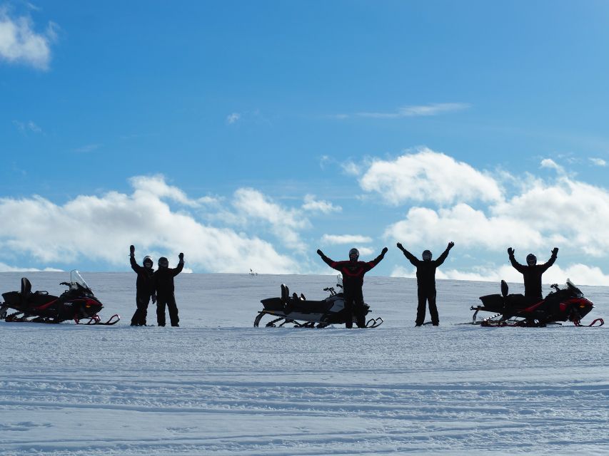 Alta: Guided Snowmobile Safari on Finnmarksvidda With Snacks - Photo stops and the mountain cabin