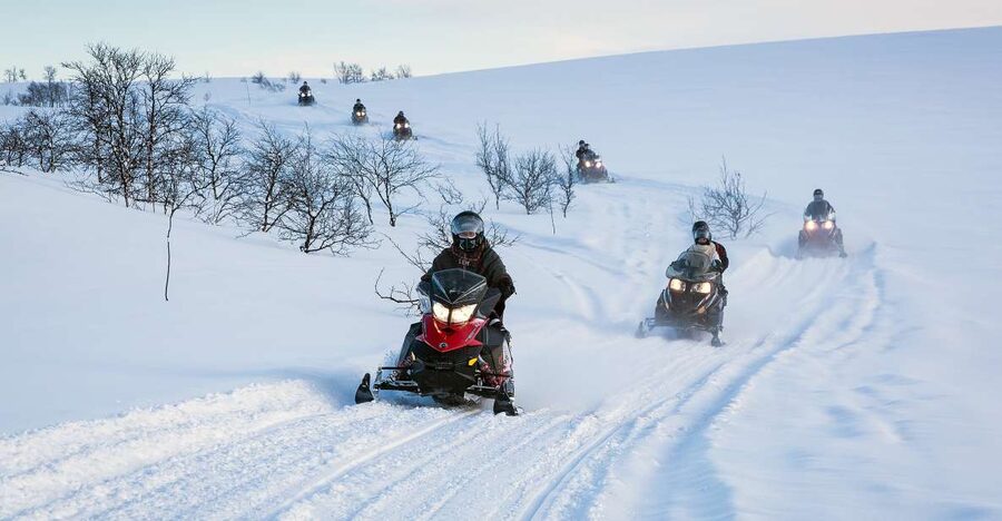 Alta: Guided Snowmobile Safari on Finnmarksvidda With Snacks - Learning to drive before the first turn