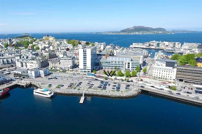 Amazing city walk in Ålesund - St. Olavplass, Kongens gate, and the final stretch