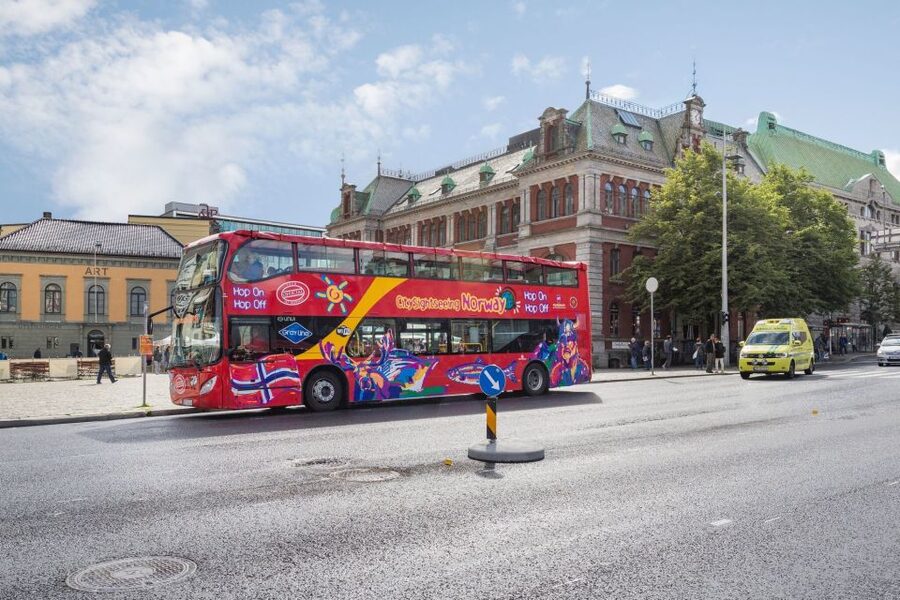 Bergen: City Sightseeing Hop-On Hop-Off Bus Tour - Magic Ice and Nykirken