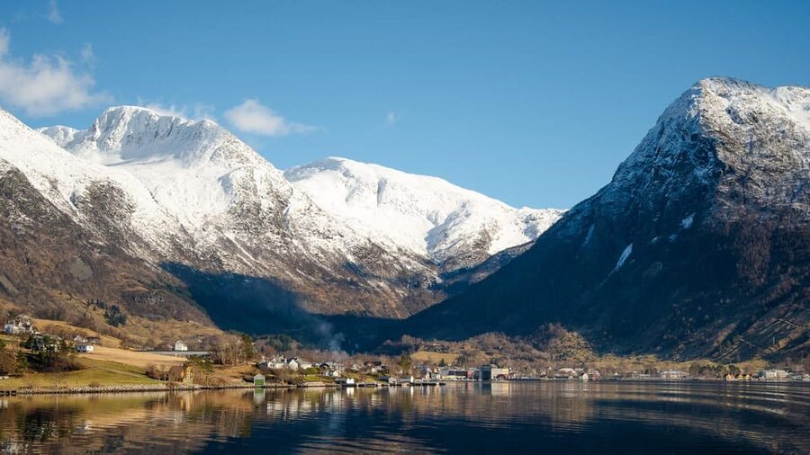 Bergen: Cruise to beautiful Rosendal by the Hardangerfjord - Taking the uphill route to Sjethaug viewpoint