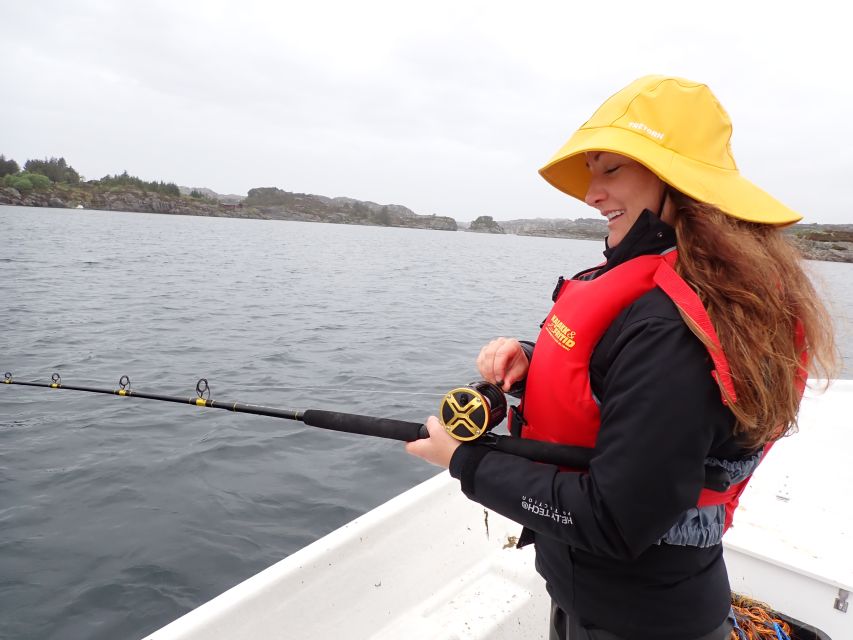 Bergen: Guided Fishing Tour with Outdoor Cooking - Arriving at Syltøy and getting ready