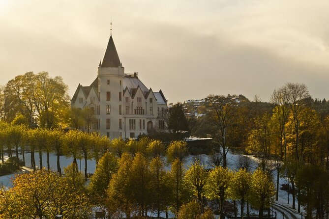 Bergen: Guided Tour by Minibus with Local Guide & Photostops - Nordnes and Bergen’s older wooden neighborhoods