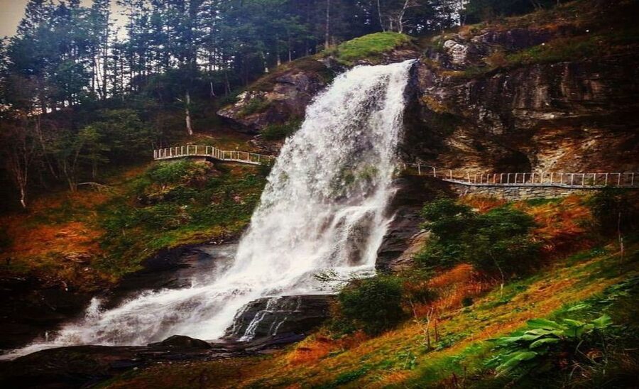 Bergen: Hardangerfjord, Voss Gondola & 3 Great Waterfalls - One hour in Eidfjord