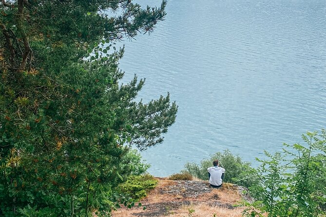 Bergen in a day, Guided tour: Old Town, Waterfalls & Waffles - The guides make the bus time count
