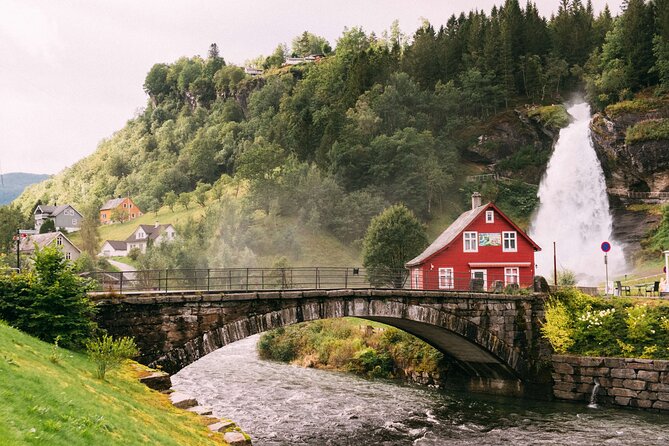 Bergen in a day, Guided tour: Old Town, Waterfalls & Waffles - Fossen Bratte gives you the first big view