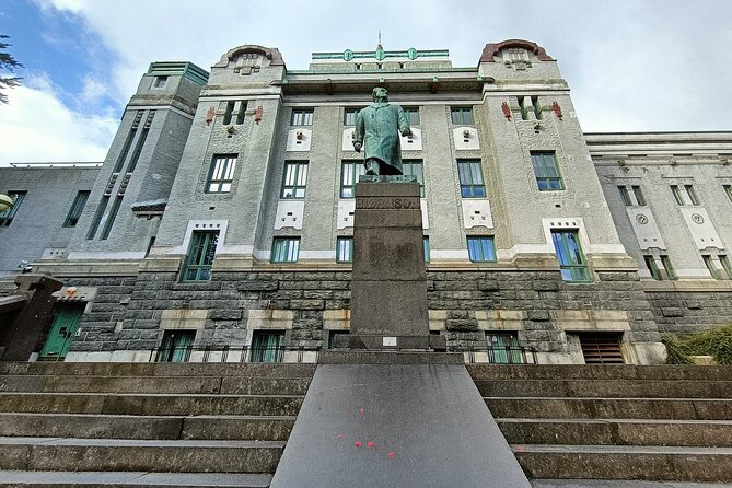 Bergen in Your Pocket: Landmarks and Lore Audio Tour - Skotstredet and the Final Statue