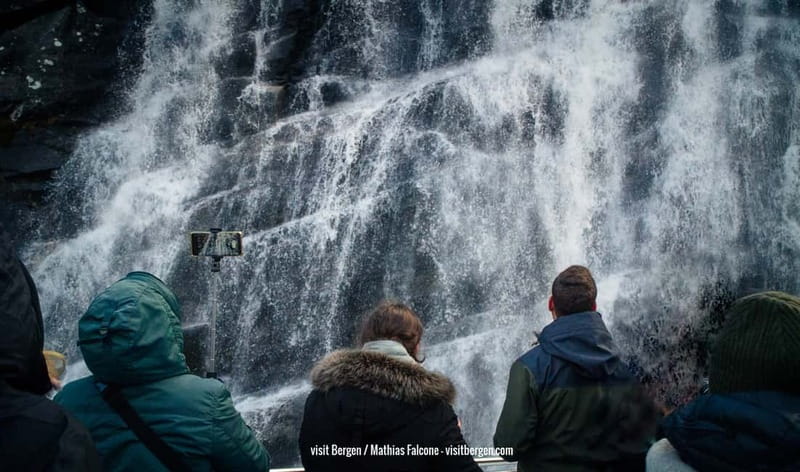Bergen: Mostraumen Fjord & Waterfall Cruise - Leaving Bergen beside Bryggen