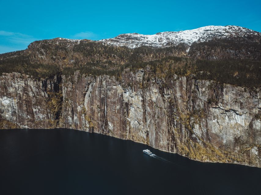 Bergen: Mostraumen Fjord & Waterfall Cruise - Winter ice and route changes