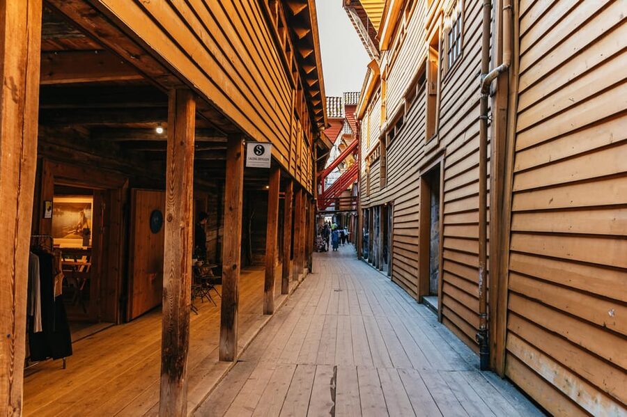 Bergen: Past & Present Small Group Guided Walking Tour - Bryggen and four centuries of Hanseatic trade