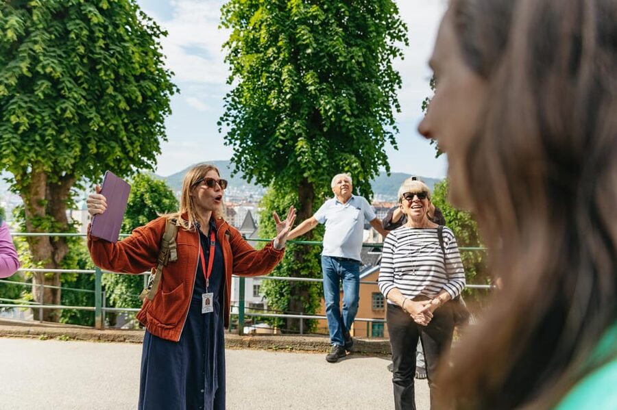 Bergen: Past & Present Small Group Guided Walking Tour - Bergenhus Fortress and the making of a kingdom