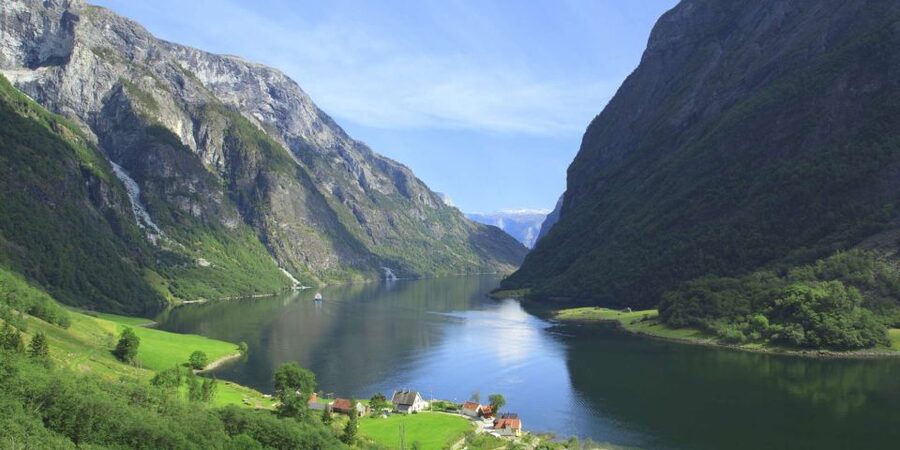 Bergen: Private Day Tour, Nærøyfjord Cruise and Flåm Railway - Is $1,259 per person good value?