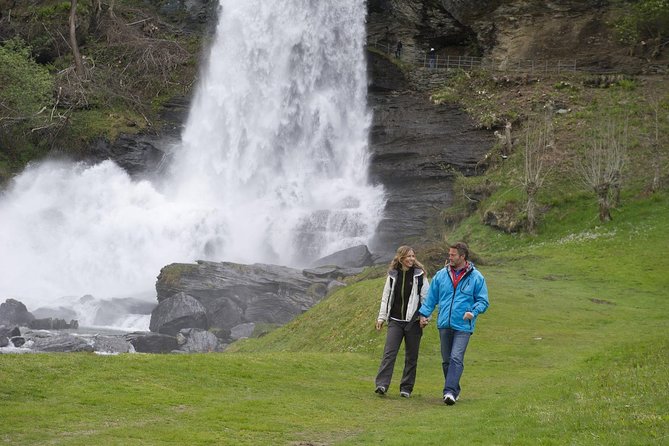 Bergen: Private Full-Day Roundtrip to Hardangerfjord with cruise - Goldfish Lake and the approach to the fjord
