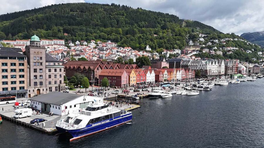 Bergen: Sightseeing Cruise of Bergen's Historic Landmarks - Bryggen from the water