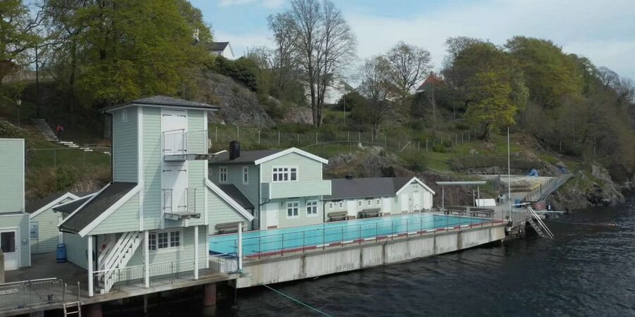Bergen: Sightseeing Cruise of Bergen's Historic Landmarks - The Bruno submarine bunker and Nordnes Sjøbad
