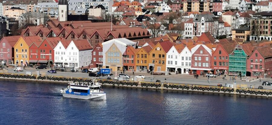 Bergen: Sightseeing Cruise of Bergen's Historic Landmarks - What the boat is like for an hour onboard
