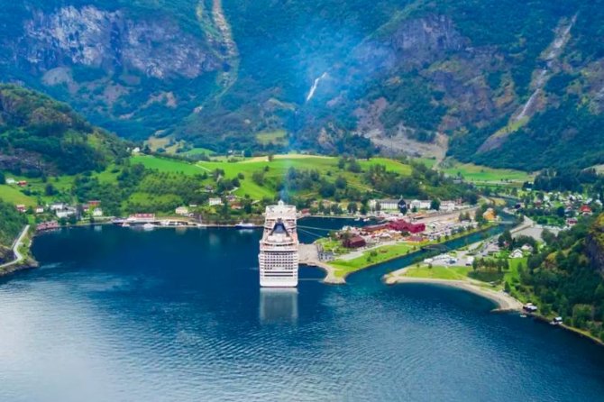 Bergen to Flam "The King of Fjords" One-Way or Round-Trip Cruise Ticket - The Main Event: Sognefjord by Ferry