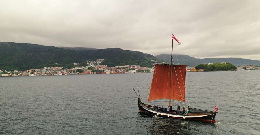 Bergen: Viking Ship Sailing Experience and Sightseeing Trip - Setting sail from Dreggekaien