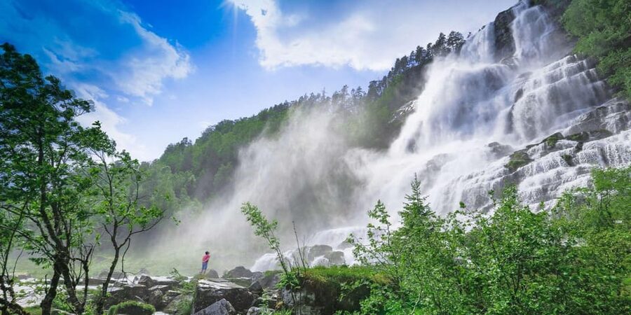 Bergen: Viking Village, Nærøyfjorden Cruise and Flåm Railway - What to bring and how to pace yourself