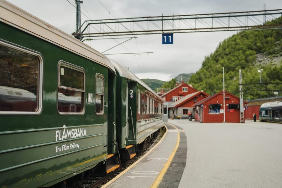Bergen: Viking Village, Nærøyfjorden Cruise and Flåm Railway - Tvindefossen adds an easy first stop