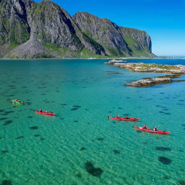 Bøstad: Kayaking Tour in Lofoten with Snacks - Paddling through shallow turquoise water