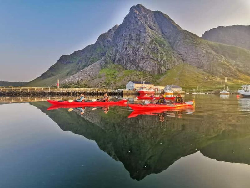 Bøstad: Kayaking Tour in Lofoten with Snacks - Snacks and hot drinks on a small island