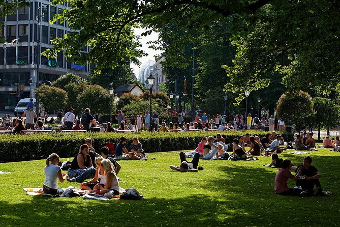 CITY Tour with Food Tasting in Helsinki - Esplanadi Park and Aleksanterinkatu