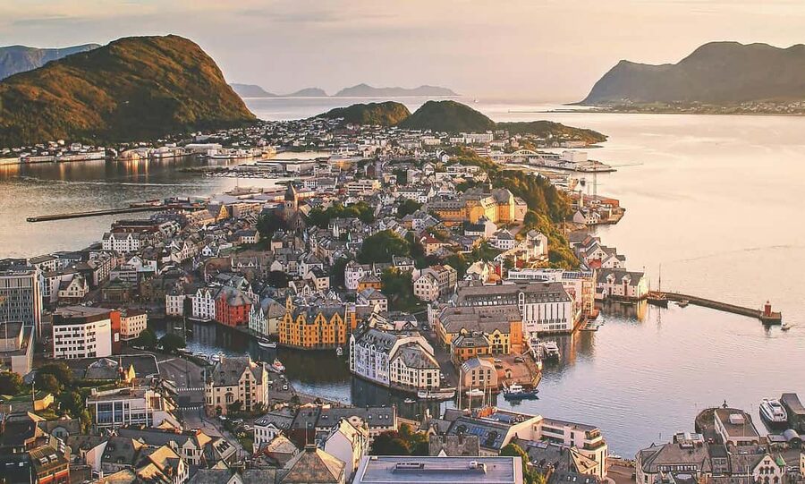 City walk in Ålesund: Art Nouveau, sea views, and insider tips - The harbor reveals Ålesund’s working side