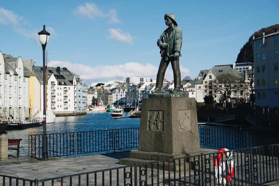 City walk in Ålesund: Art Nouveau, sea views, and insider tips - What the two-hour format means for you