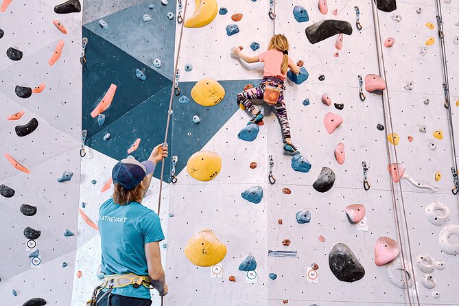 Climbing in Mørkvedhallen Klatresenter - The staff and local climbing atmosphere