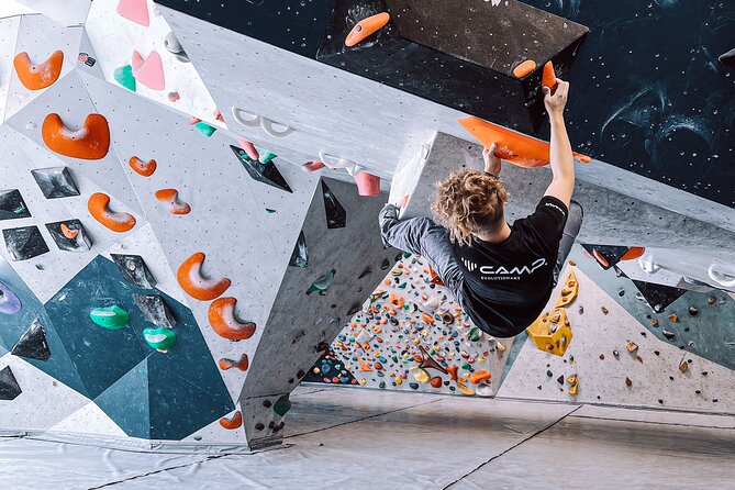 Climbing in Mørkvedhallen Klatresenter - Who should book this climbing session?