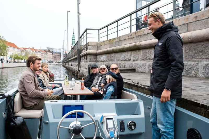 Copenhagen: 1 or 2-Hour Canal Tour in Silent Electric Boats - Amalienborg Palace from the harbor