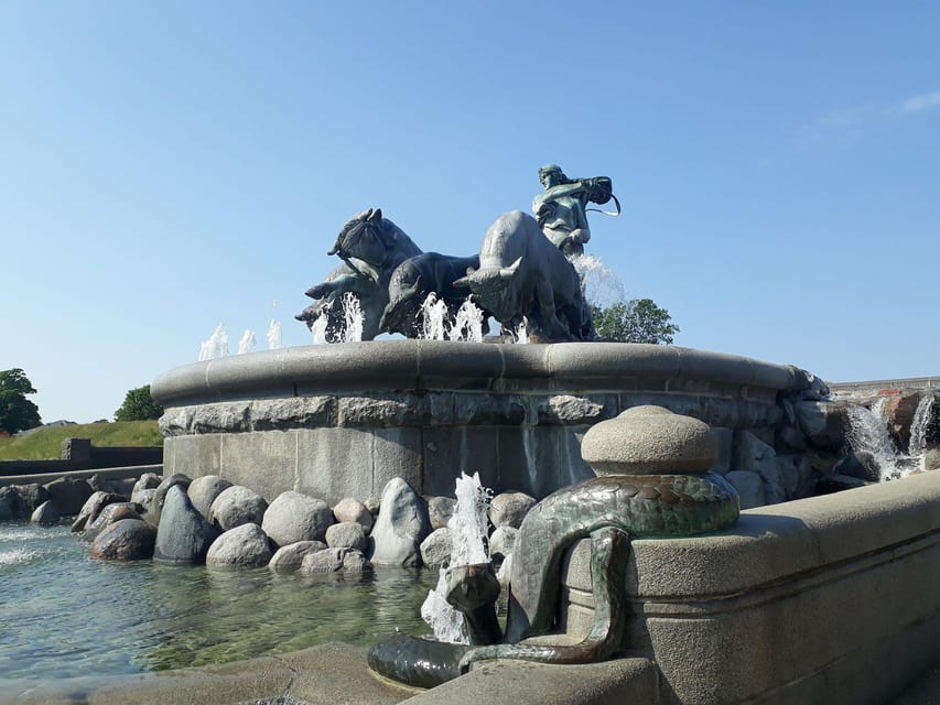 Copenhagen: 2,5-Hour 'Must See' Bike Tour with a Local Guide - City Hall and Christiansborg: Copenhagen’s civic heart